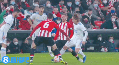 多特4-0十人黄潜，吉拉西双响，阿德耶米、斯文松建功，法比奥-席尔瓦失点