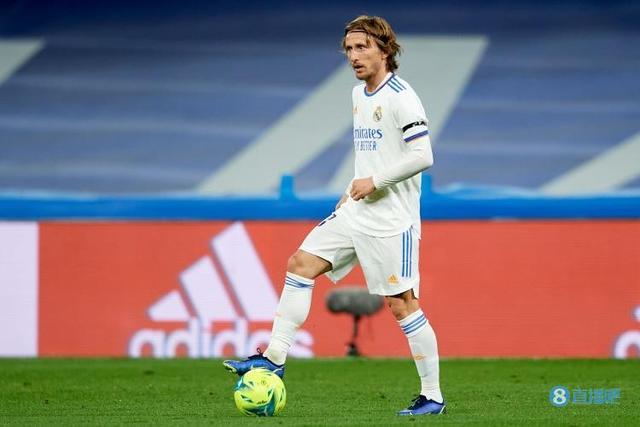 足协杯官方发布决赛纪念产品：纪念徽章38元，围巾58元