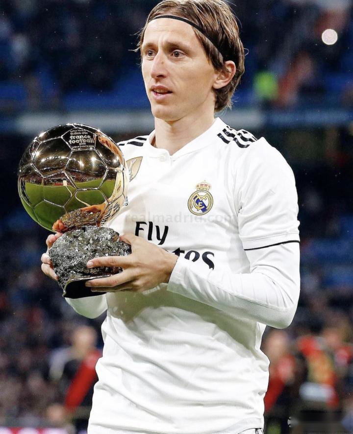 西媒：拉菲尼亚成巴萨非卖品，本赛季欲率队夺欧冠+世界杯